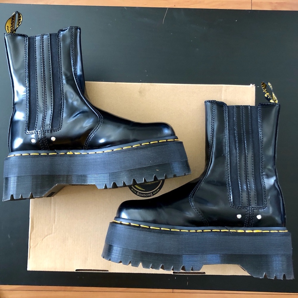 Dr. Martens 2976 Max Leather Platform Chelsea Boot